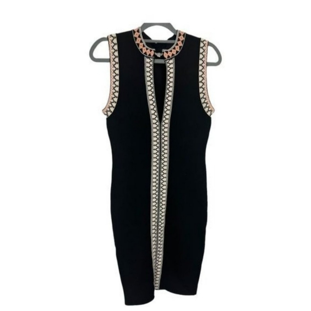 Ronny Kobo Knee Length Shift Dress. Size: Large.